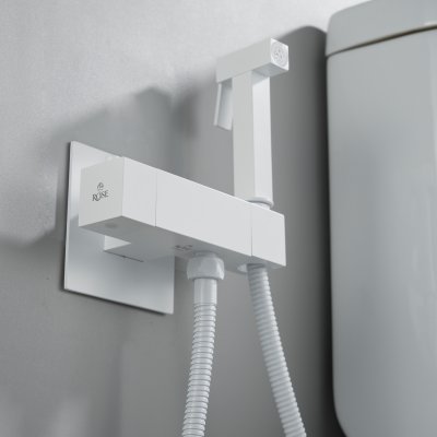 Смеситель с гигиеническим душем Rose R965C